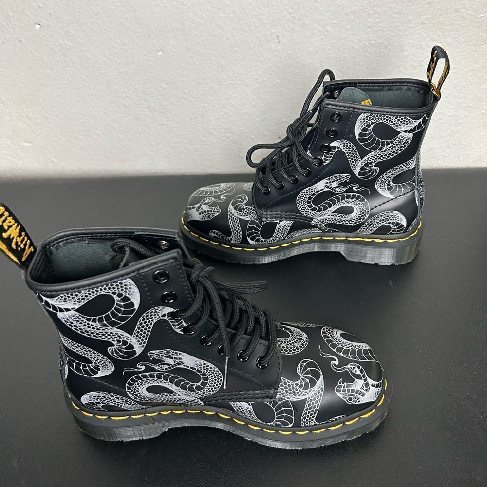 NEW Dr. Martens 1460 Wild Serpant Smooth Black Leather Boots Size 5 Women’s - Picture 5 of 9